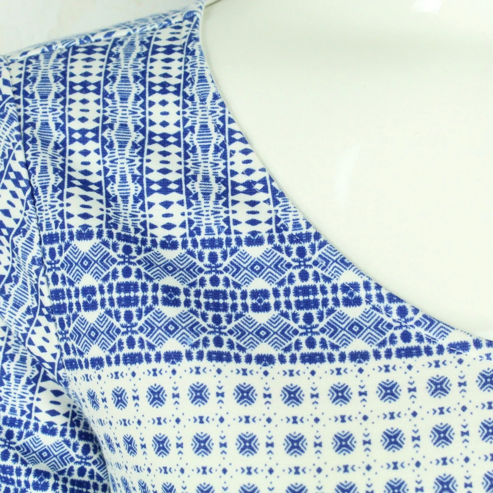 Second Hand SAINT TROPEZ Kleid Gr. M wei blau gemustert (*)