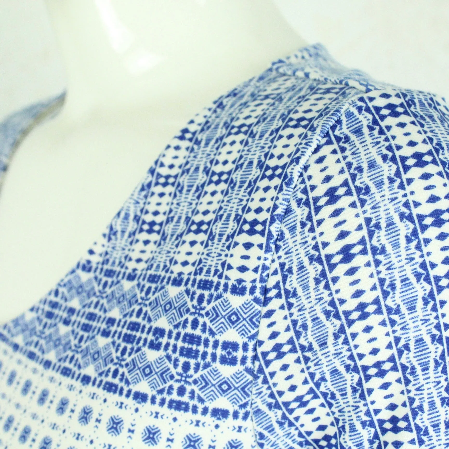 Second Hand SAINT TROPEZ Kleid Gr. M wei blau gemustert (*)