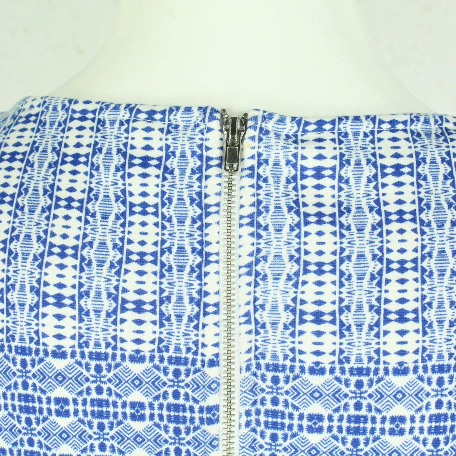 Second Hand SAINT TROPEZ Kleid Gr. M wei blau gemustert (*)